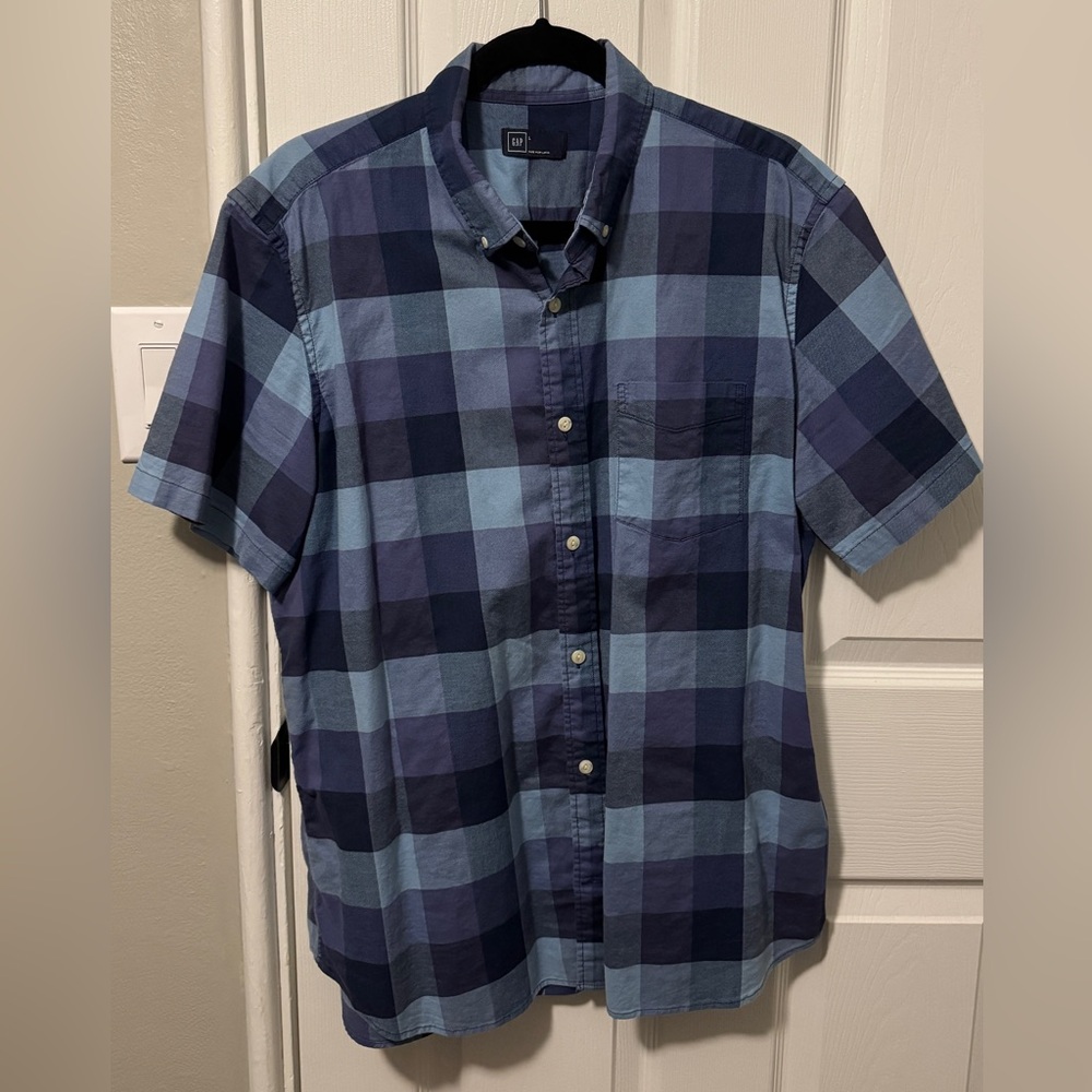 GAP Men's Navy and Light Blue Checkered Shirt